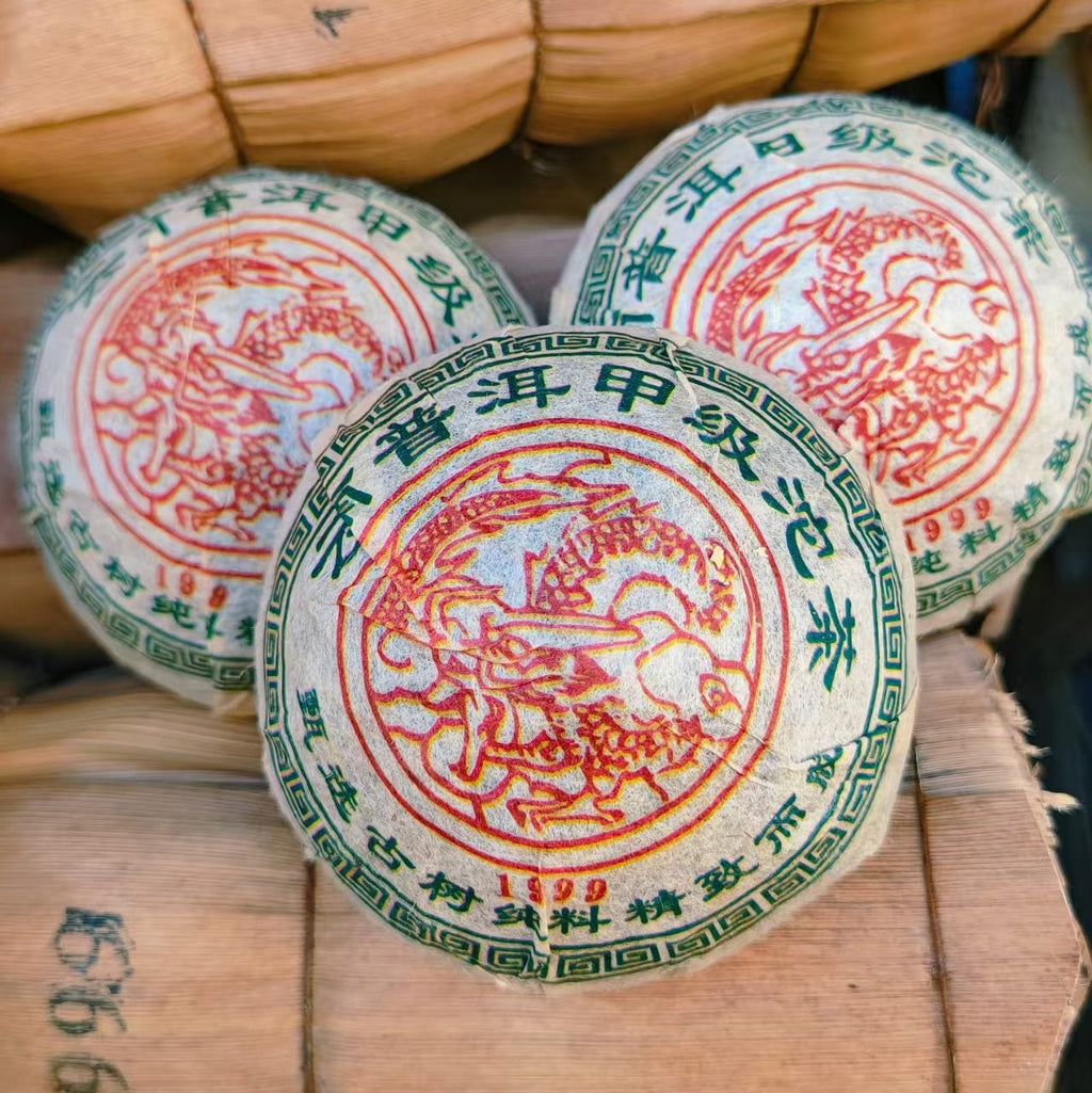 1999 raw pu-erh tea leaves