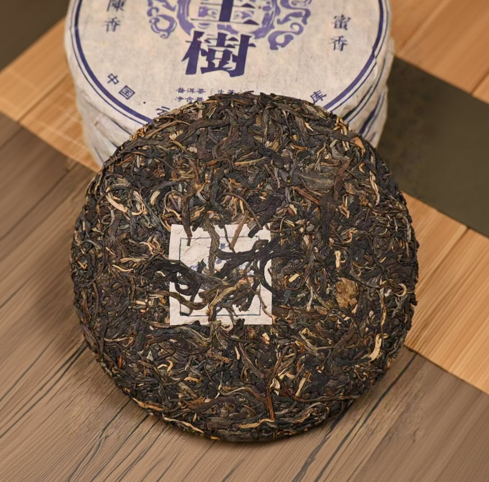 golden liquor of 2005 Mengku sheng pu-erh tea