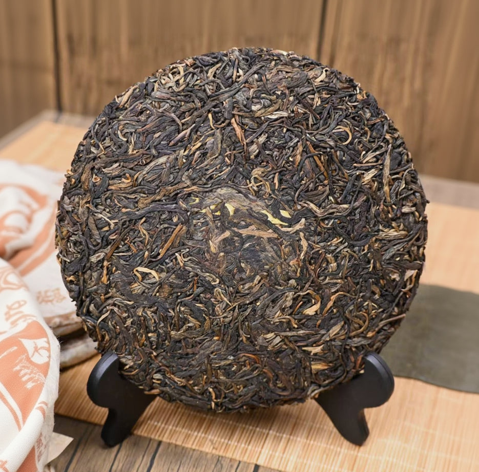 loose leaves from 1999 golden bud sheng pu-erh